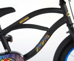 Volare Batman Kinderfiets - Jongens - 16 Inch - Zwart/Blauw - 95% Afgemonteerd 24 Volare Batman Kinderfiets - Jongens - 16 Inch - Zwart/Blauw - 95% Afgemonteerd -fiets 1200x990 3