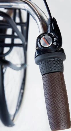 Cortina U4 - Stadsfiets - D50 - Jet Black Matt - R3 -fiets 657x1200 1