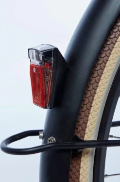 Cortina U4 - Stadsfiets - D50 - Jet Black Matt - R3 -fiets 790x1200 3