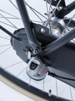 Cortina U4 - Stadsfiets - D50 - Jet Black Matt - R3 -fiets 899x1200 3