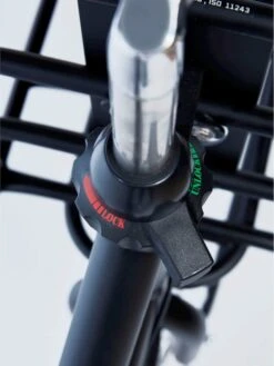 Cortina U4 - Stadsfiets - D50 - Jet Black Matt - R3 -fiets 901x1200 3